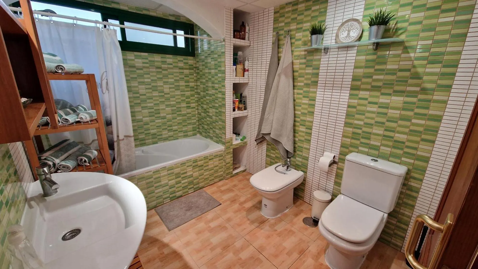 Lukite House Apartment Tias